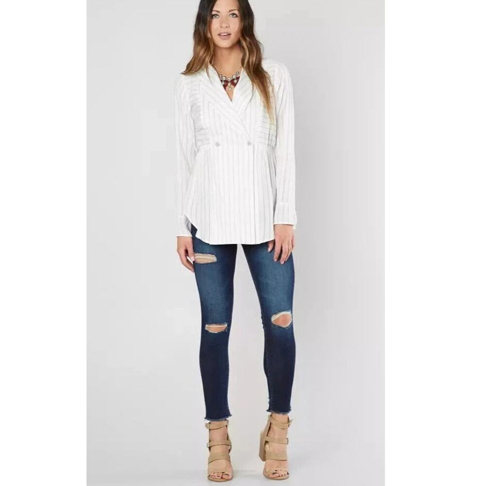 Gimmicks BKE Blouse Women's M Gray White Stripe Empire Waist Coastal Boho Grunge - Picture 10 of 12